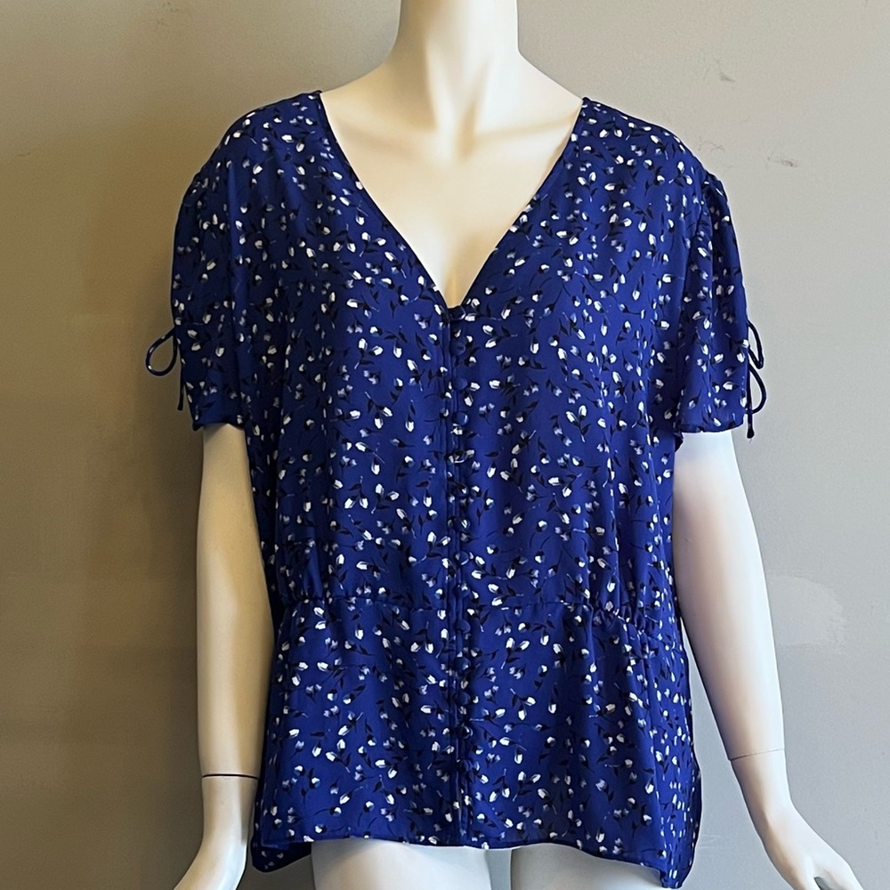 NWOT Maison Jules Blue Floral Top Size 2X